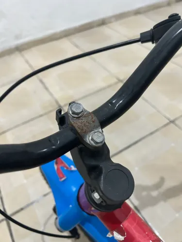 Bicicleta infantil do homem aranha
