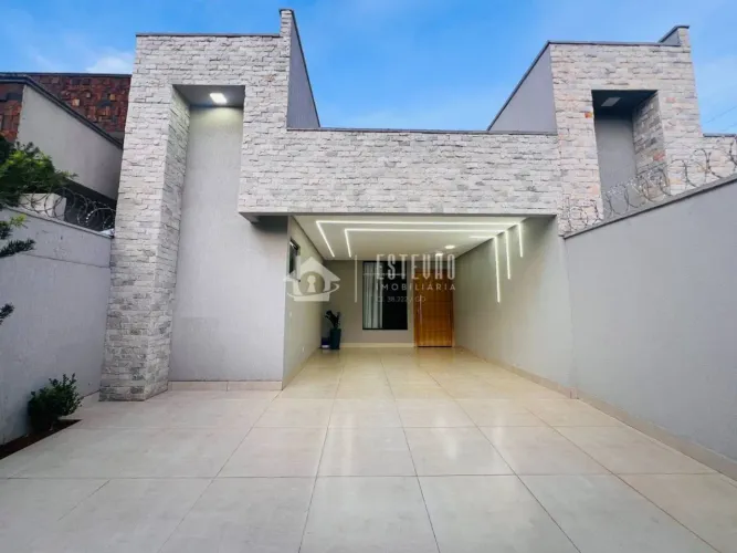 Casa 03 suítes, completa em armários, piscina, próxima ao campo do Goiás e Av Guarapari
