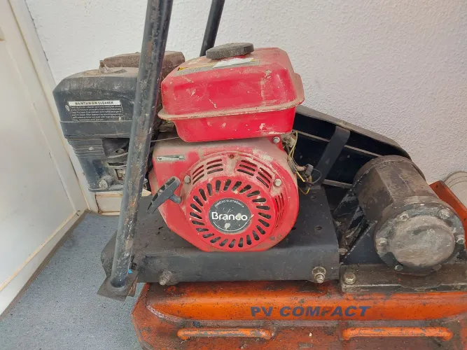 Vendo chapa vibratoria Branco 5ph DESAPEGO