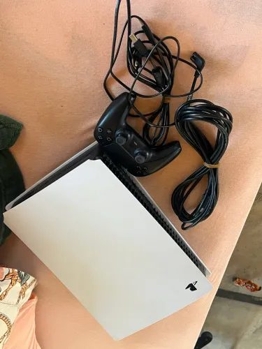 Vendo PlayStation 5 Slim Digital - 1TB + Controle DualSense Pro Player.