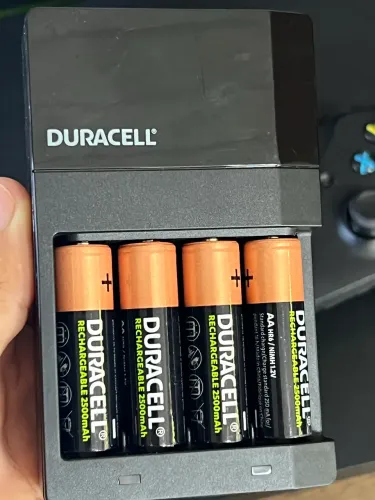 Carregador de Pilhas Duracell 4 Pilhas Recarregáveis