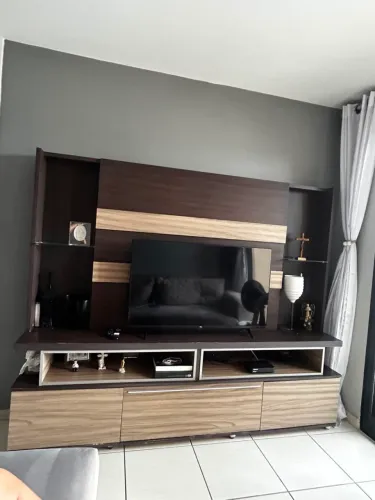 Rack e painel de TV