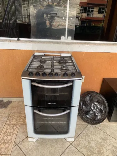 Fogão Eletrolux 4 bocas e 2 fornos 