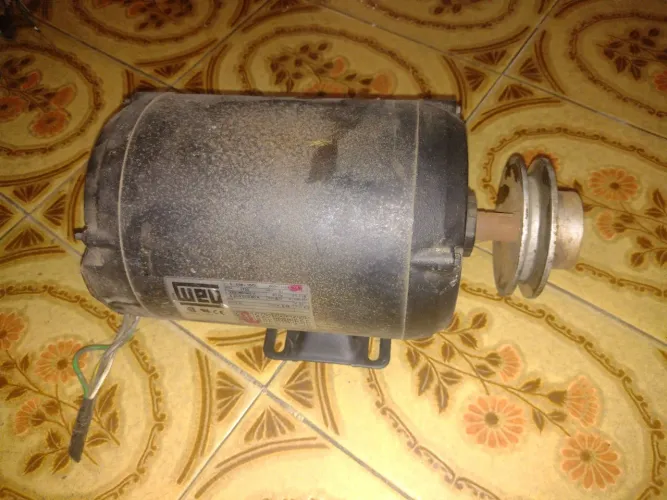 Motor WEG 1,5 cv trifásico