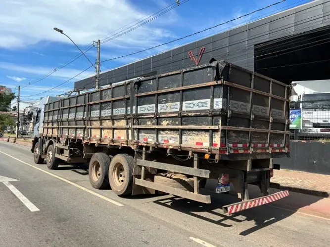 Carroceria Graneleira De Madeira Com 10 Metros Caminhão Truck e Bitruck