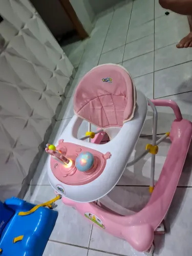 Vende andador infatil ou andanjar pra menina