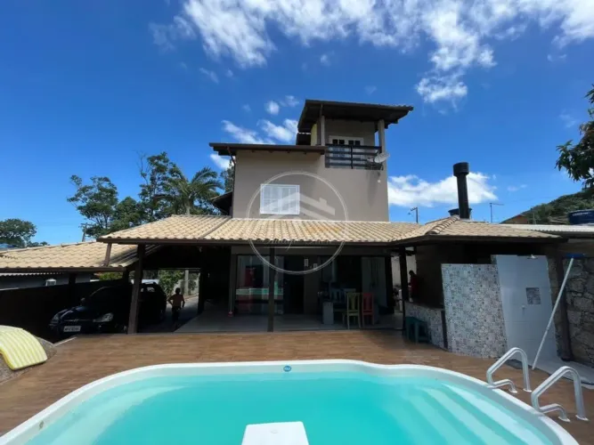 Casa na Praia de Fora c/Vista para o Mar - 3 dormitórios sendo 2 suítes