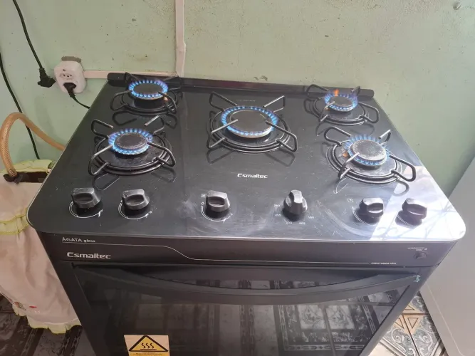 Fogao  de 5 bocas tudo funcionando 