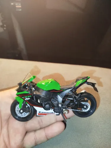 Miniatura Kawasaki ninja ZX 10r escala 1/18