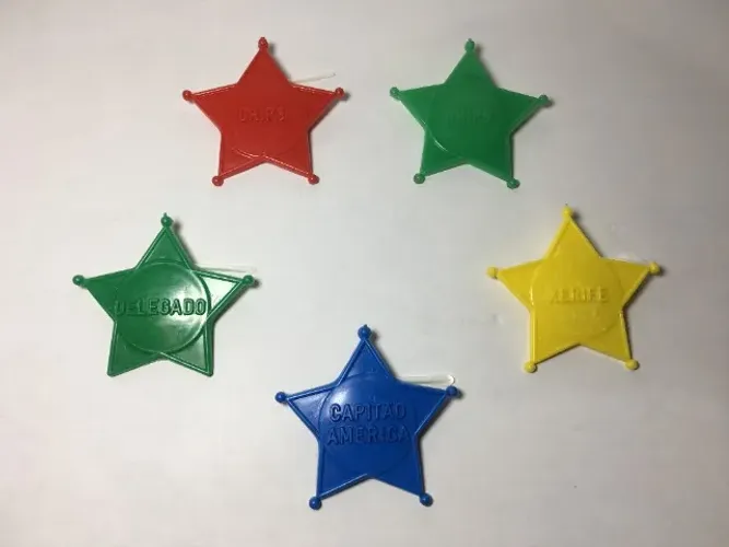 5 Distintivos Plásticos Estrela Capitão América, Xerife, Delegado e Chips Anos 80 e 90