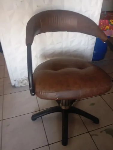 Cadeira giratória para salão