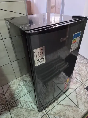 Frigobar Midea 93 litros Preto Porta Inox 127V - Semi-Novo