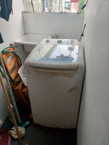 máquina de lavar para retirada de peças/ motor funciona