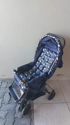 Carrinho de bebê em ótimo estado usado poucas vezes