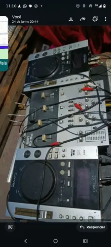 Vendo Par de CDJ com Mesa completa  por apens 700