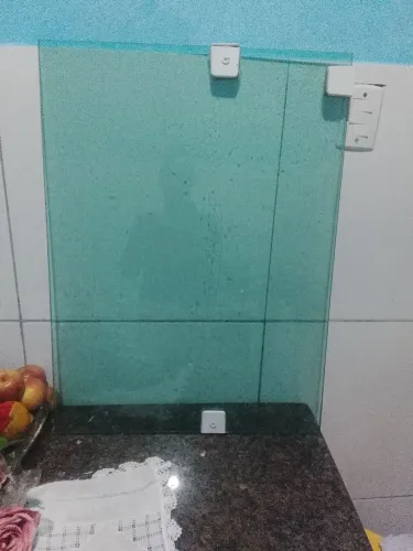 Vendo um basculante 77 X 57 blindex semi-novo interessados chama no WhatsApp