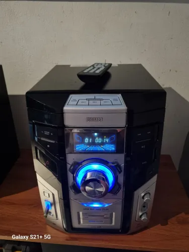 Aparelho de som Philips/ caixas em outro anúncio