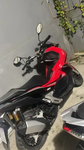 Vendo moto Adv vermelha 2022