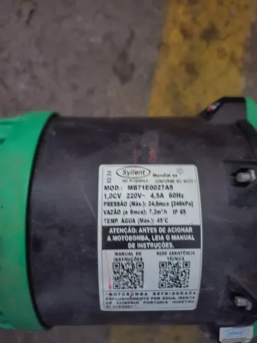 Bomba pressurizadora com tanque.