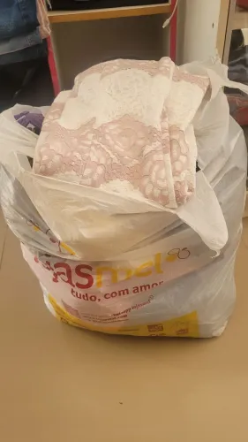 Sacola de roupas que vestem o tamanho 34/ 36 feminino .Semi novas