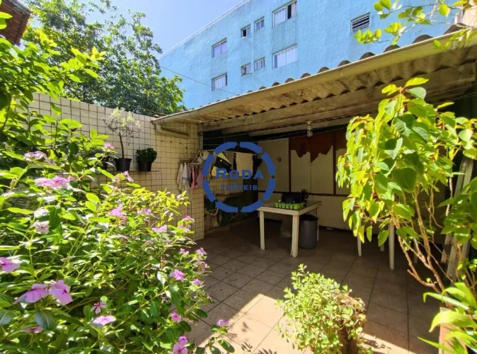 Casa no Macuco com 100m², 2 dormitórios e vaga coberta