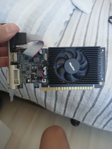 Placa de video G210 (Leia a descrição)