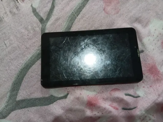 Tablet multilaser display quebrado mais tá pegando normal