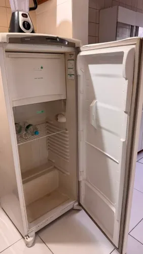 Vendo uma geladeira