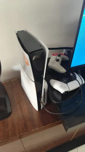 Ps5 Midia física 1TB +  2 controles (1 do god of war)