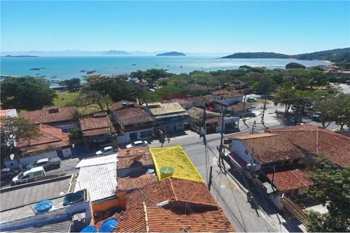 OPORTUNIDADE Apartamento à venda em Búzios, frente ao Porto da Barra, 50 m da praia de Man