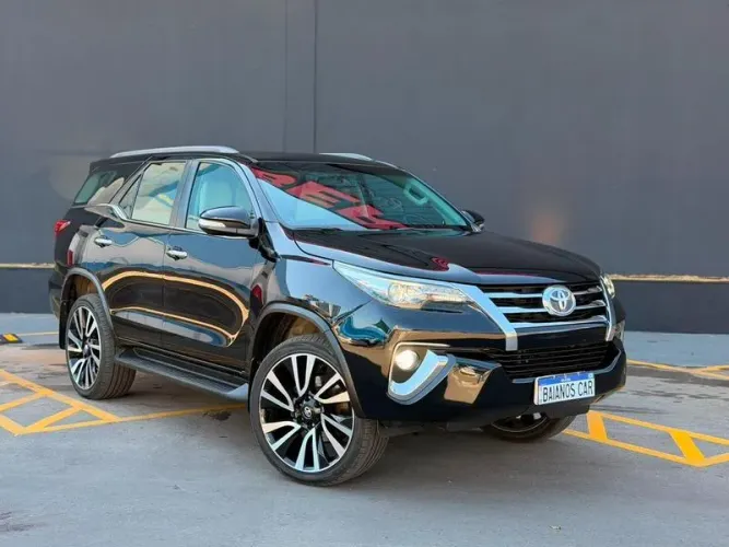 Toyota Hilux SW4 SRX 4X4 2.8 TDI 16V Dies. Aut. 2017