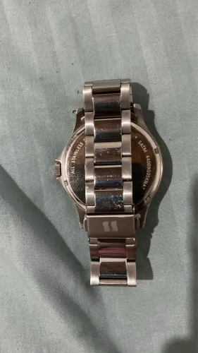 Vendo relógio masculino pouco tempo de uso semi novo