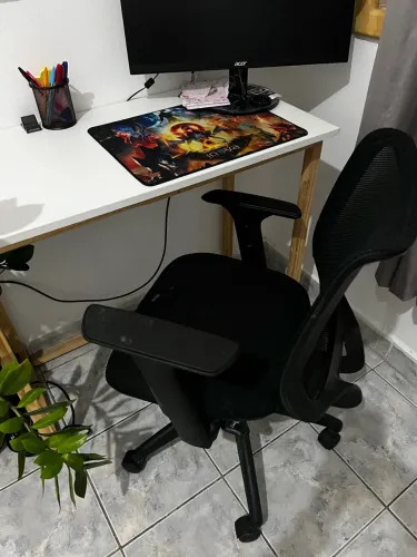 Cadeira de escritório + mesinha de computador