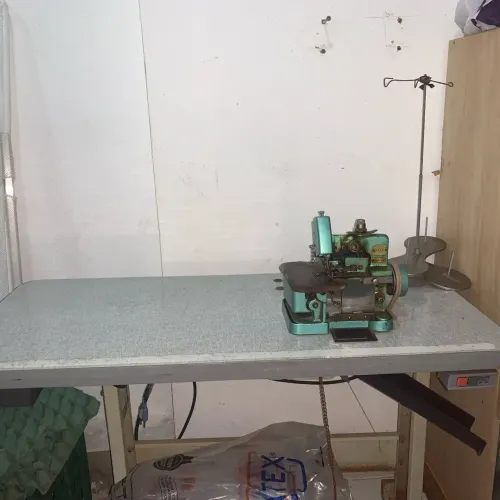 Máquina de costura overloque
