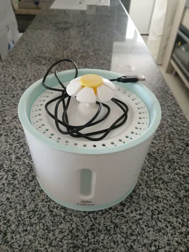 Fonte de água para gato