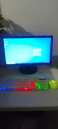 PC Gamer Completo Intel Core i3 6ª Ger / 8GB DDR4 / 500GB / Kit RGB + Monitor