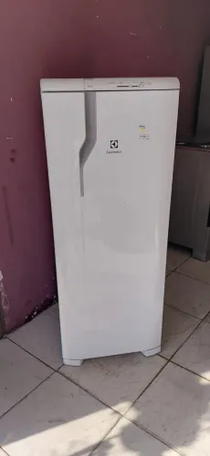 Geladeira Electrolux semi nova 220v ENTREGO