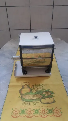 Vende-se máquina para bater massas