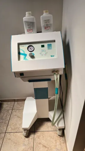 Peeling de Cristal com ponteiras e dois frascos do óxido de alumínio: 900 reais