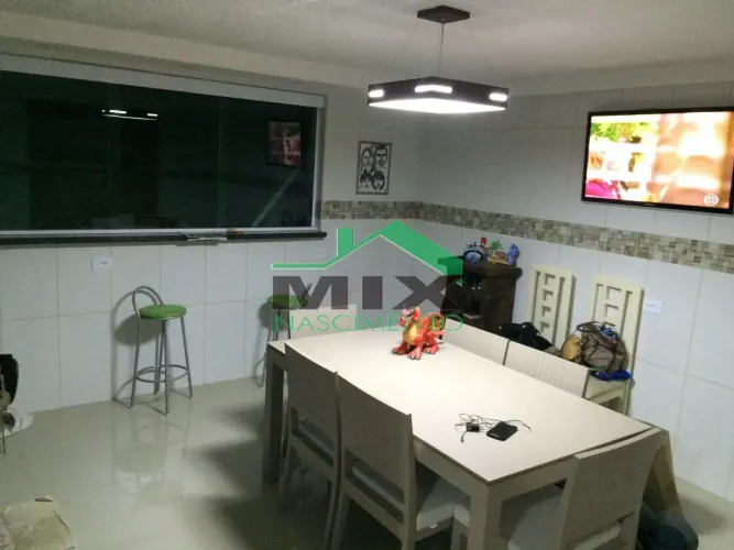 Casa Térrea com 4 Suítes, Piscina com Cascata, Churrasqueira e Próx. ao Metrô Jabaquara