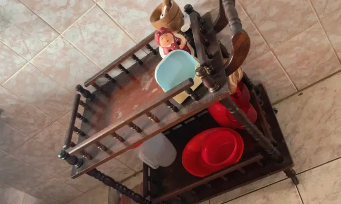 Lindíssimo carrinho de chá antigo de madeira