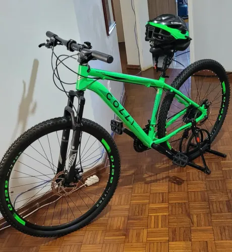 Vendo bicicleta estado de nova, apenas 3 km rodados, com acessórios e capacete e suporte