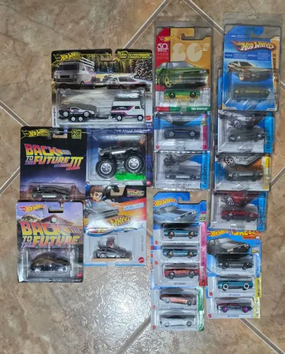 Coleção Hot Wheels Lacrada | Back to the Future | DeLorean | Team Transport | 20 Peças
