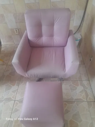 Cadeira de amamentação ótima qualidade resistente 