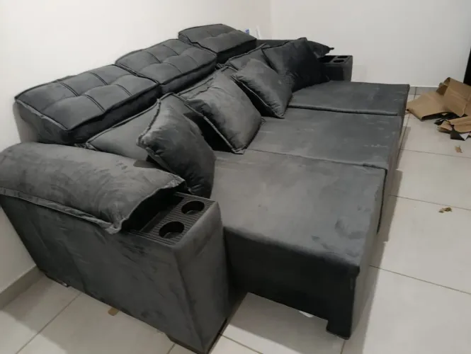 Sofá Verona com porta-copos retrátil e reclinável de três lugares com molas bonnel