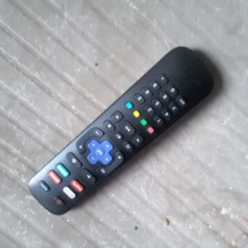 vendo 01 televisao 20 polegadas AOC com controle das moderna e pegar internet