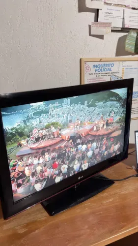TV LG 32 POLEGADAS (Não é smart) 