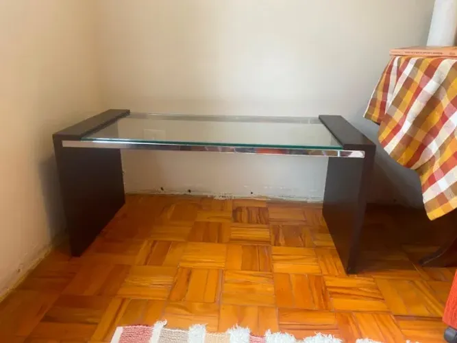 mesa de centro com tampo de vidro