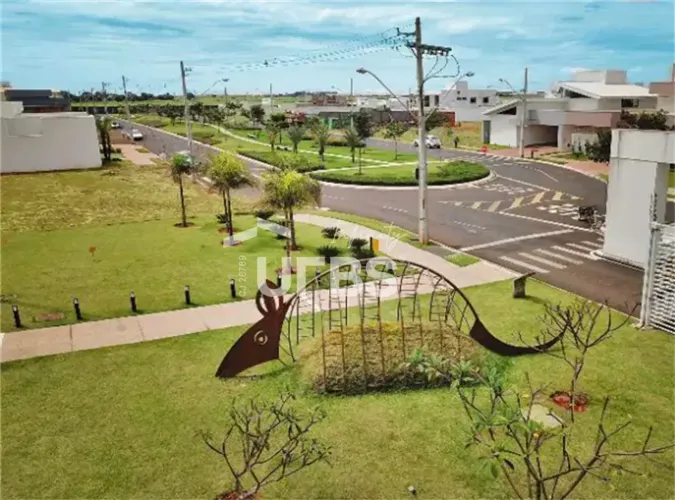 Terreno em condomínio com 349m² à venda no Reserva dos Ipês
