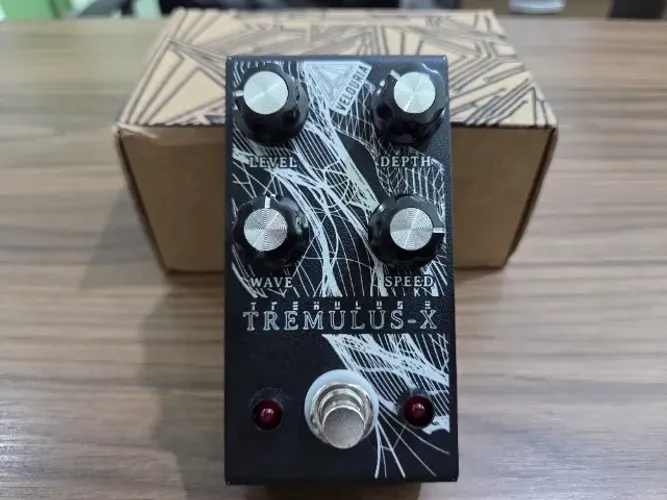 Pedal Velouria Tremulus X